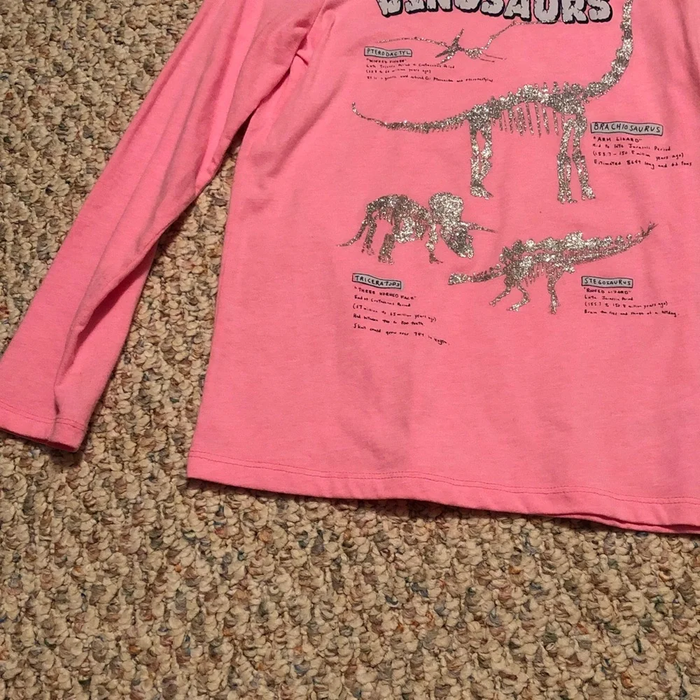 VGUC OshKosh long sleeve tee pink with silver sparkly dinosaurs 🦕